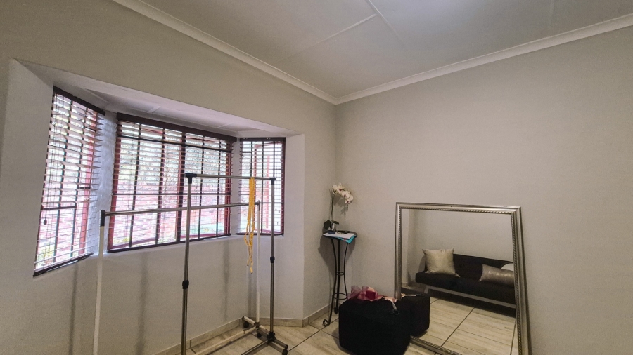 3 Bedroom Property for Sale in Mooivallei Park North West